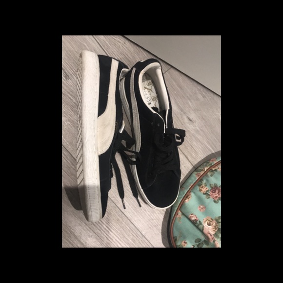 Puma suede shoes size 8 mens or 9.5 women’s - Picture 2 of 2
